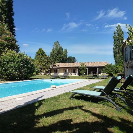 Bed and Breakfast Au Petit Grain Coutures  Экстерьер фото